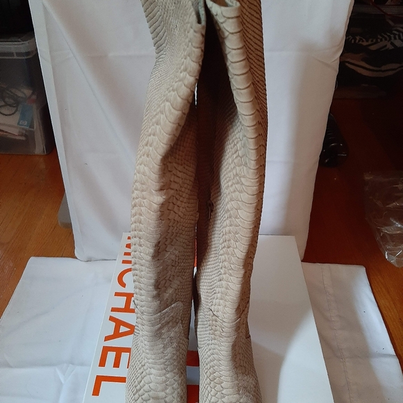 Michael Kors, size 10 leather boots, cream - Picture 2 of 7